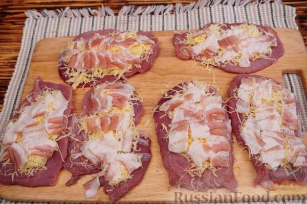 Отбивные из свинины с беконом и сыром