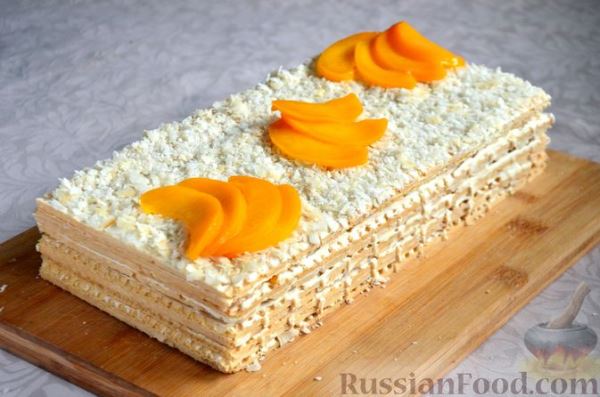 Вафельный торт с консервированными персиками и сливочно-сырным кремом