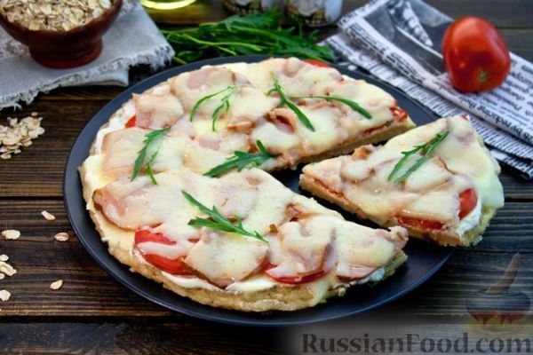 Овсяная пицца с ветчиной и помидорами (на сковороде)