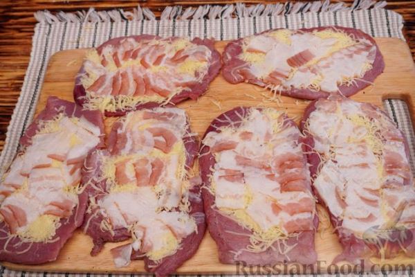 Отбивные из свинины с беконом и сыром