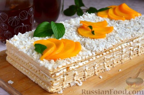 Вафельный торт с консервированными персиками и сливочно-сырным кремом